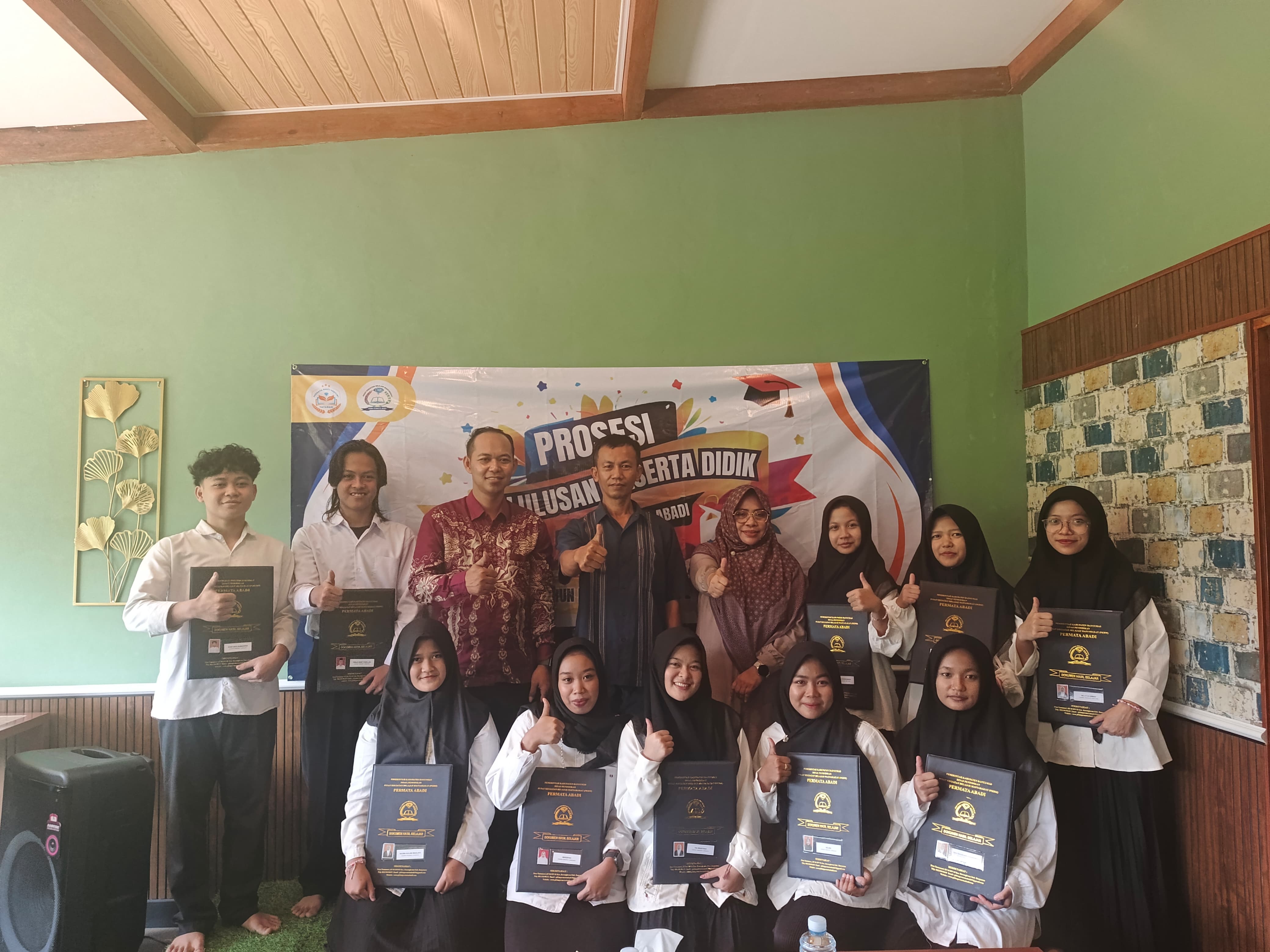 Momen Penuh Haru dan Bangga: PKBM Permata Abadi Gelar Prosesi Kelulusan Paket B & C Sekaligus Pembagian Raport Semester Genap
